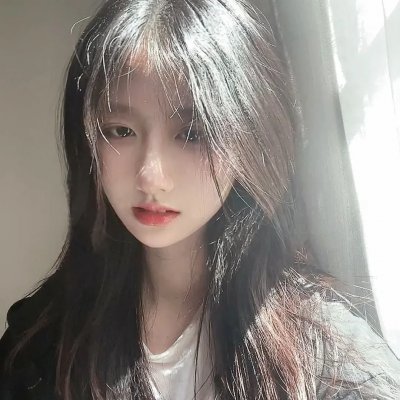 鬓边不是牡丹红